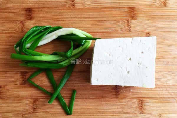 香葱拌豆腐的做法图解1