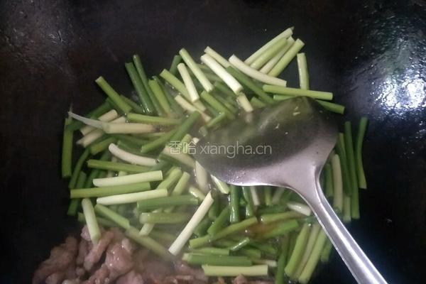蒜苗炒肉的做法图解4