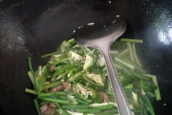 蒜苗炒肉的做法图解5