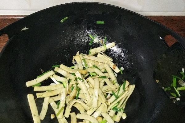 小葱炒鱼饼的做法图解11