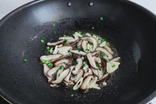 香菇炒小白菜的做法图解6