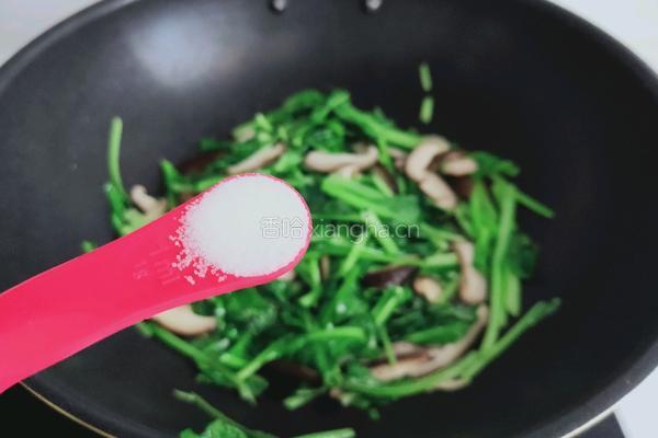 香菇炒小白菜的做法图解8