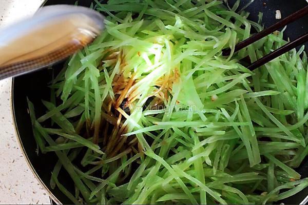 酸辣莴笋丝的做法图解8