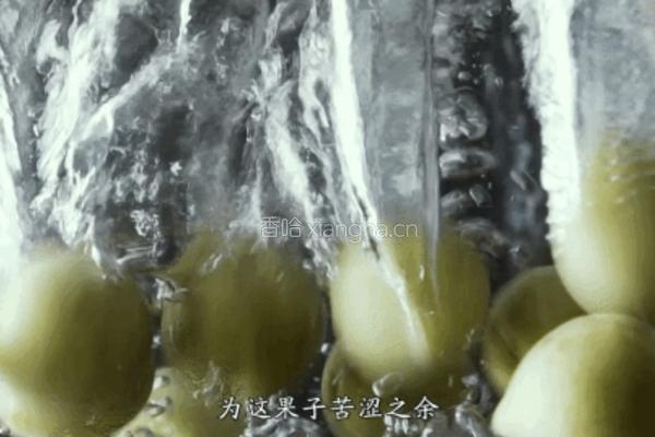 脆青梅的做法图解1