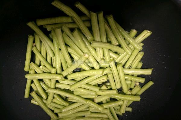 茄子豆角的做法图解3