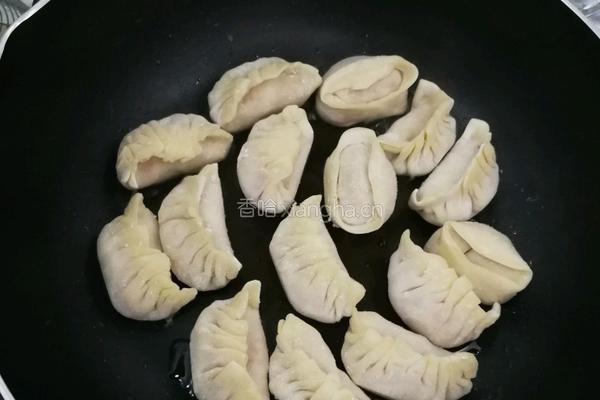 煎饺的做法图解2