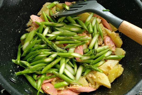 咸蛋芦笋火腿焗土豆的做法图解12