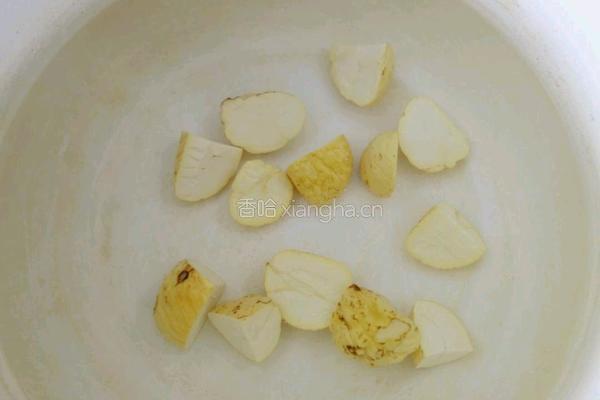 板栗香菇鸡焖饭的做法图解2