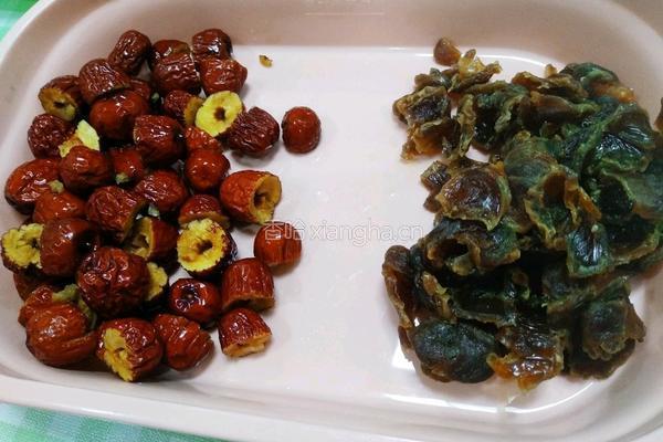 自制桂圆红枣酱的做法图解1