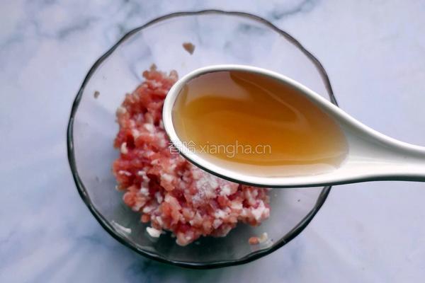 皮蛋瘦肉粥的做法图解3