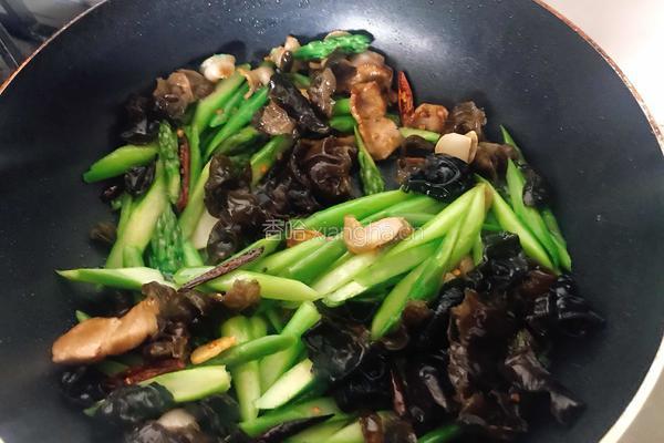 芦笋炒肉的做法图解7