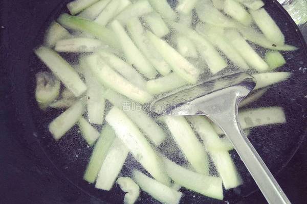 丝瓜粉丝肉片汤的做法图解11