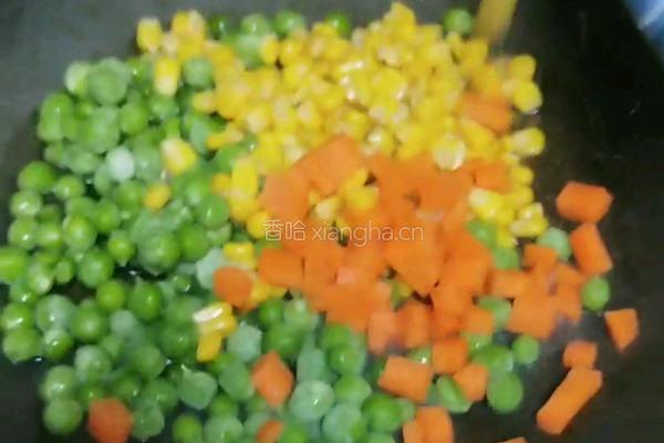 玉米炒豌豆的做法图解2