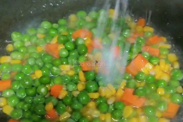 玉米炒豌豆的做法图解5