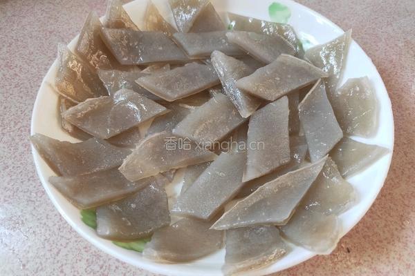 苕粉皮炒蚕豆的做法图解2