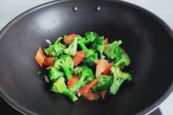 木耳炒西蓝花的做法图解7