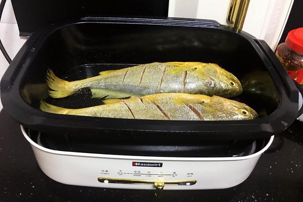 香辣酱焖黄鱼的做法图解4