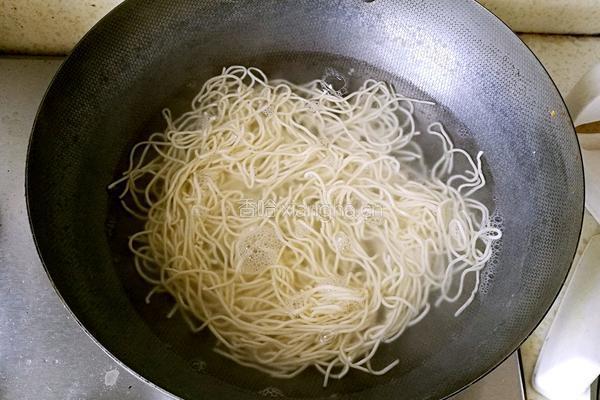 香椿肉酱拌面的做法图解11