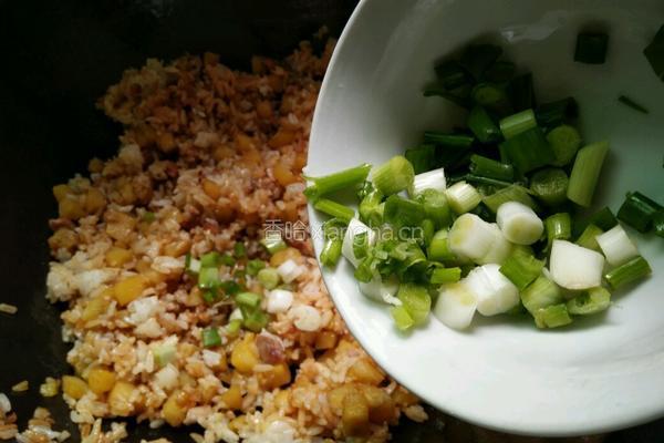 葱香红薯肉末炒饭的做法图解7