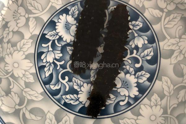海参小米粥的做法图解1