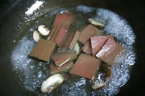 虾滑鸭血汤的做法图解8