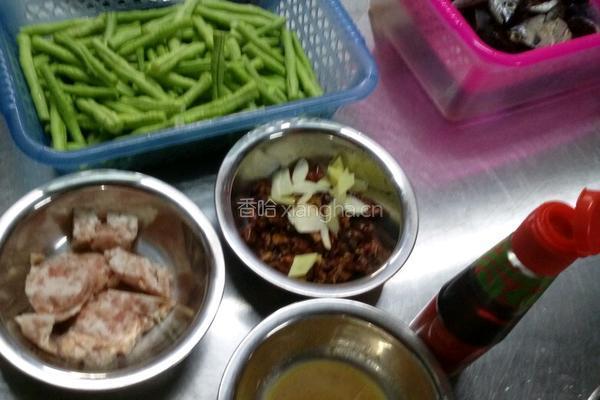 干煸豆角的做法图解1