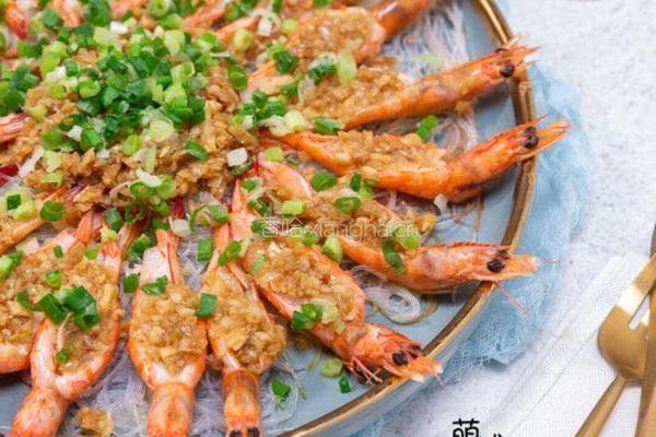 蒜蓉粉丝蒸虾的做法图解1