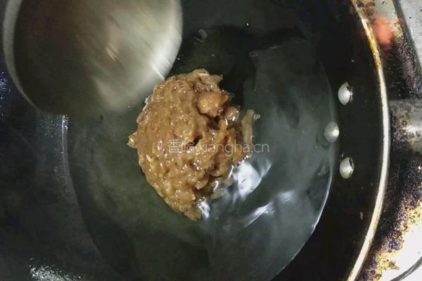 泡椒蚕豆米炒肉丝的做法图解1