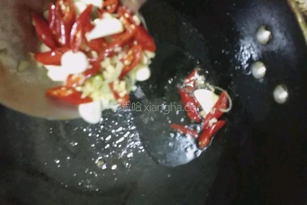 泡椒蚕豆米炒肉丝的做法图解2