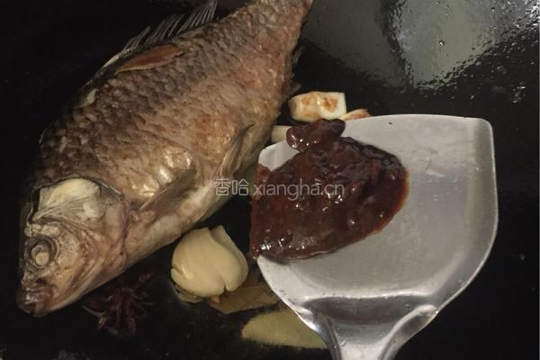 鲫鱼炖豆腐粉条的做法图解5