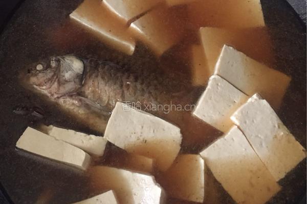 鲫鱼炖豆腐粉条的做法图解6