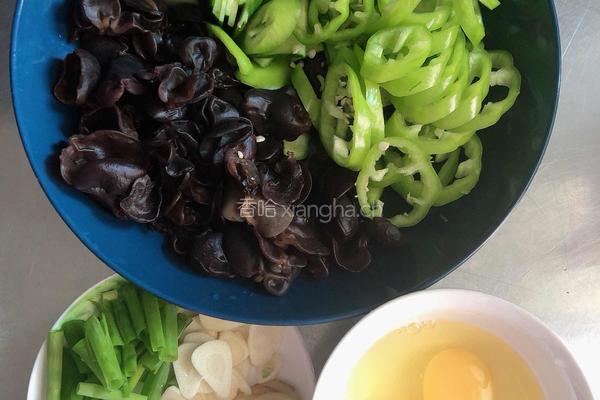 滑蛋鸡片黑木耳的做法图解4