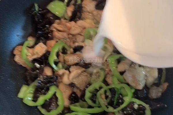 滑蛋鸡片黑木耳的做法图解10