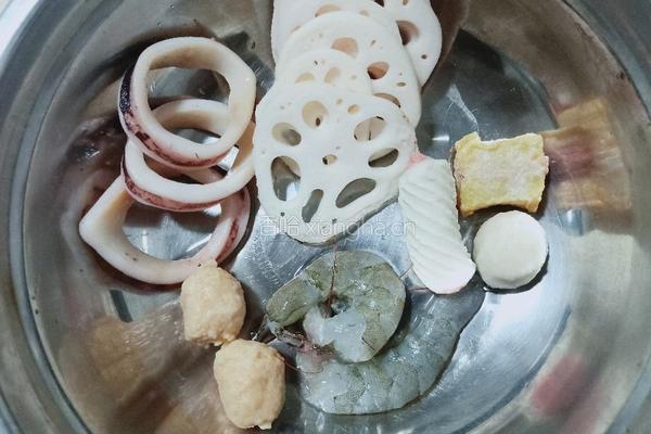 家常砂锅土豆粉的做法图解3