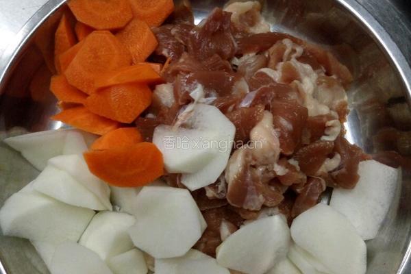 肉片双色萝卜汤的做法图解1