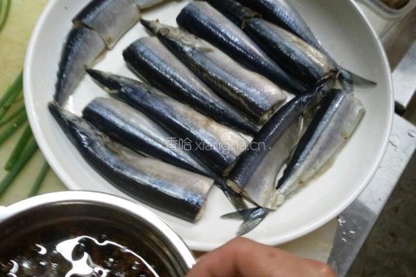 豆豉酱蒸秋刀鱼的做法图解4