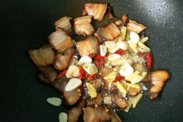 干锅腊肉包菜的做法图解8