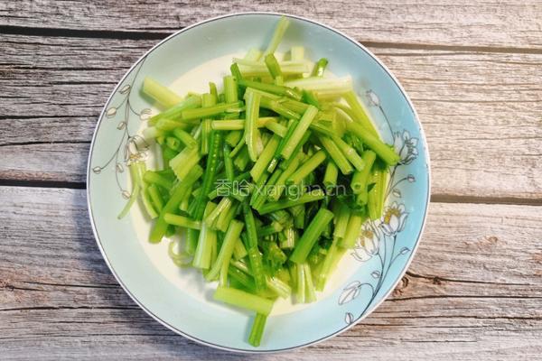 芹菜炒牛肉丝的做法图解4