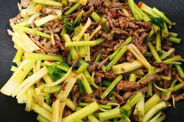 芹菜炒牛肉丝的做法图解7