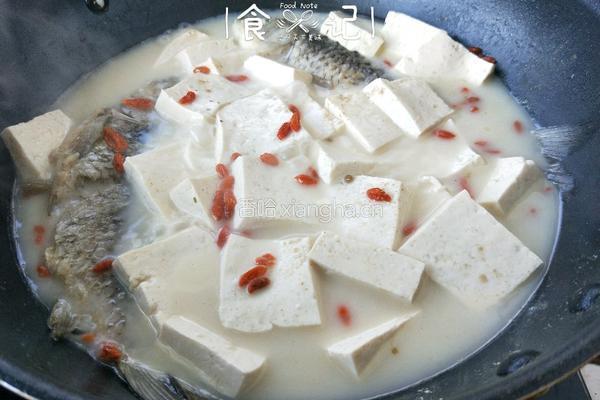 鲫鱼炖豆腐的做法图解9