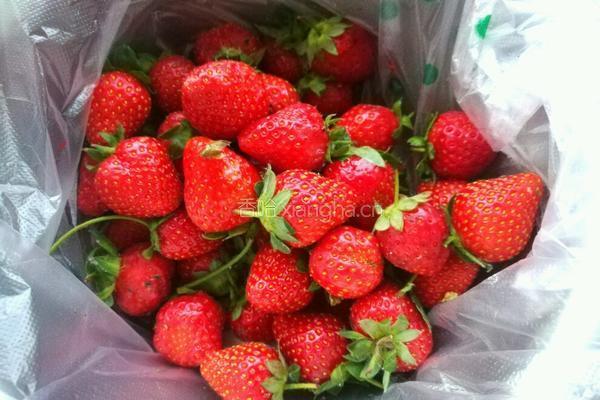 草莓酱的做法图解1