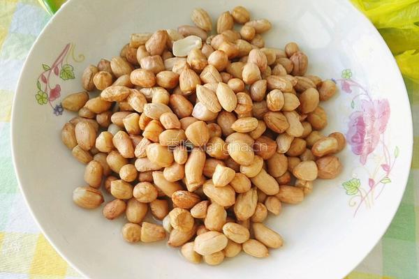 冬瓜青菜花生牛肉丸子汤的做法图解2