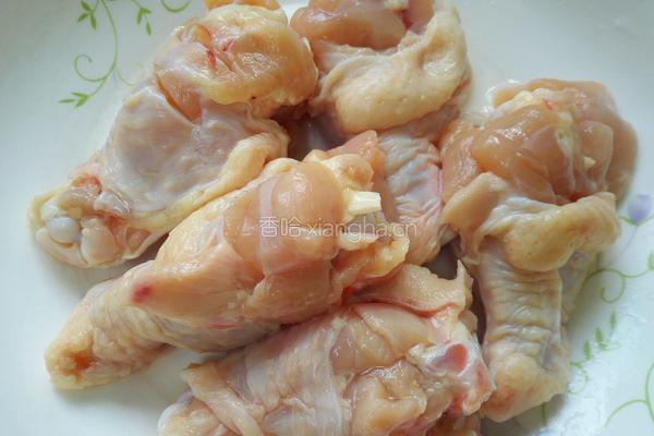 红烧土豆鸡翅根的做法图解1