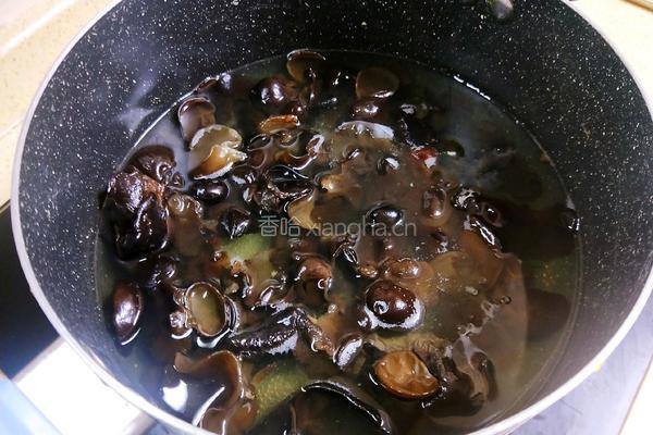 洋葱拌木耳的做法图解5