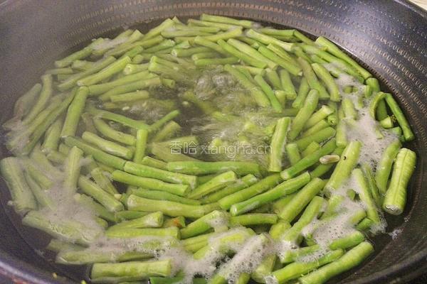 芋头烧豆角的做法图解2