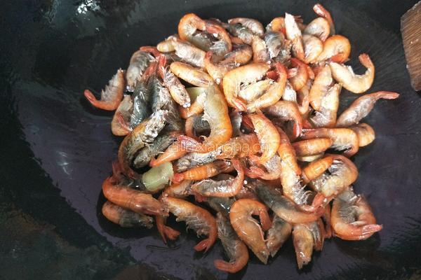 红烧抱籽虾的做法图解4