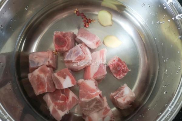 土豆烧排骨的做法图解2