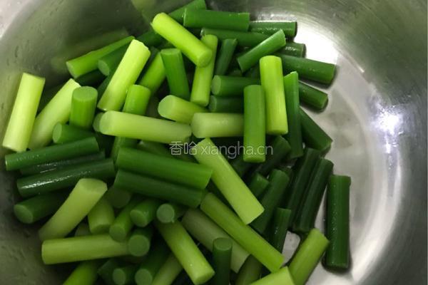 蒜苔炒肉的做法图解3
