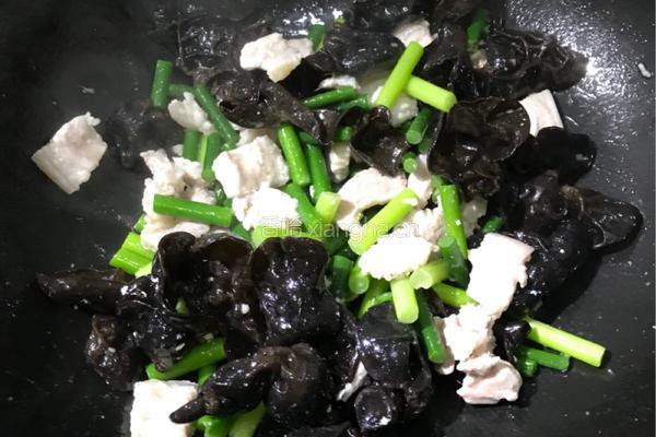 蒜苔炒肉的做法图解4