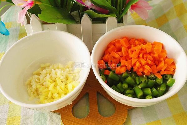 自制牛肉杂酱长寿面的做法图解2